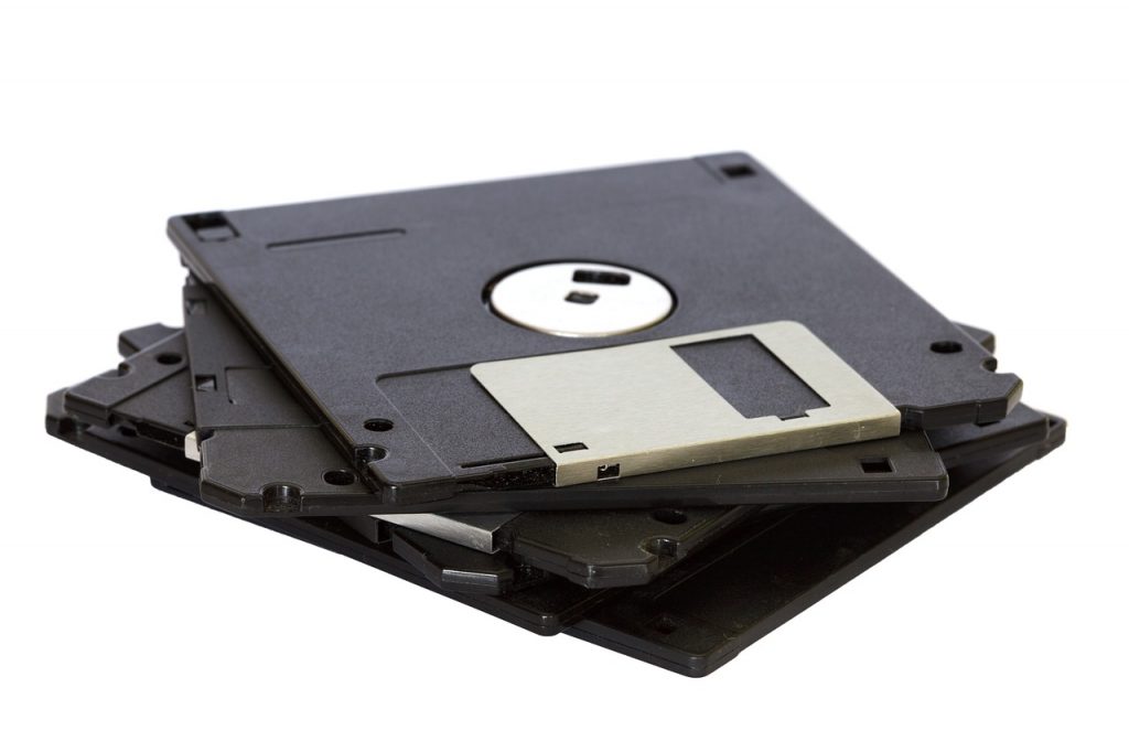 Japón declara la guerra al disquete y muchos se preguntan ¿qué es un disquete?  
